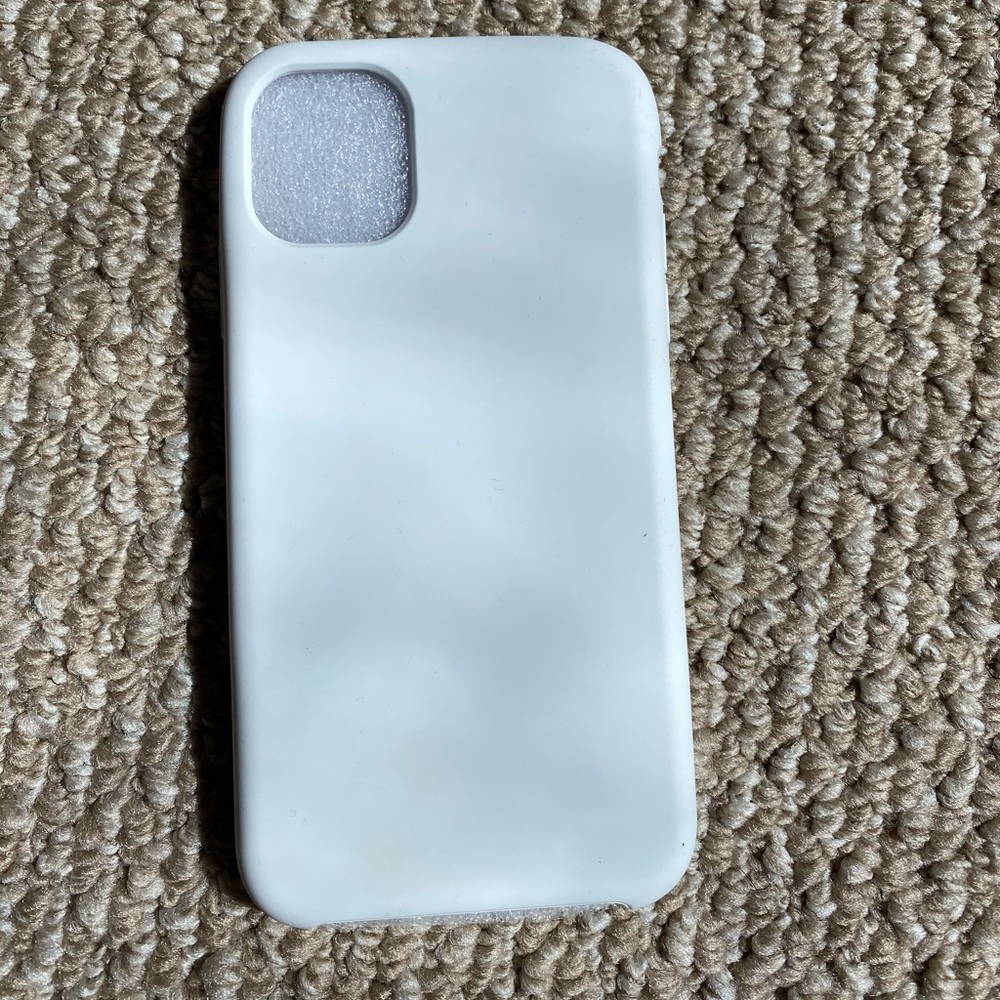 White iPhone 11 case